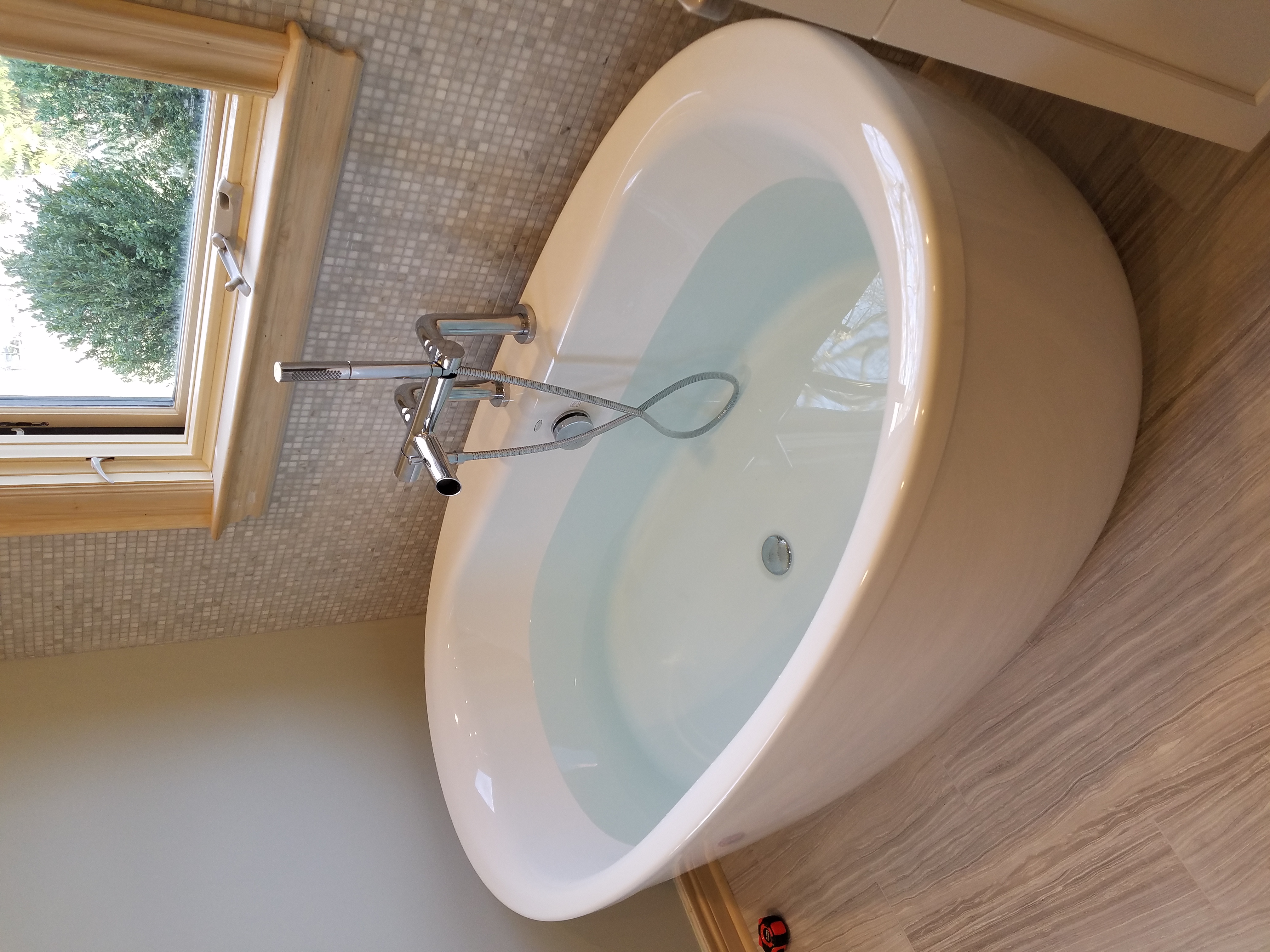 Freestanding soaking tub install